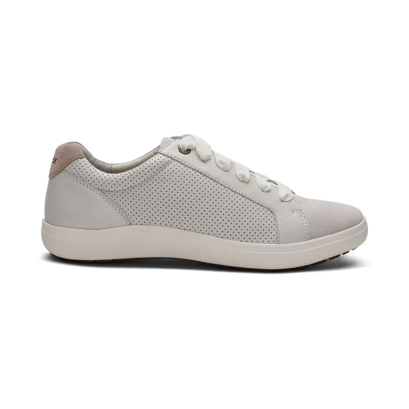 Courtney Sneaker in Casual Chalk